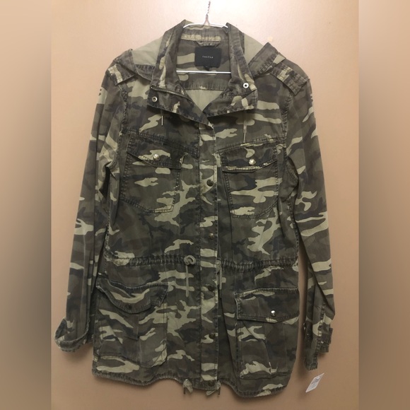 Talula Light Weight Hooded Camo Jacket - Picture 6 of 6